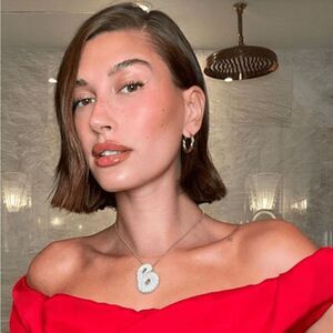 Hailey Bieber B necklace N199